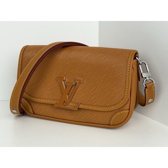 LOUIS VUITTON Epi Buci Crossbody Gold Honey - Picture 1 of 16